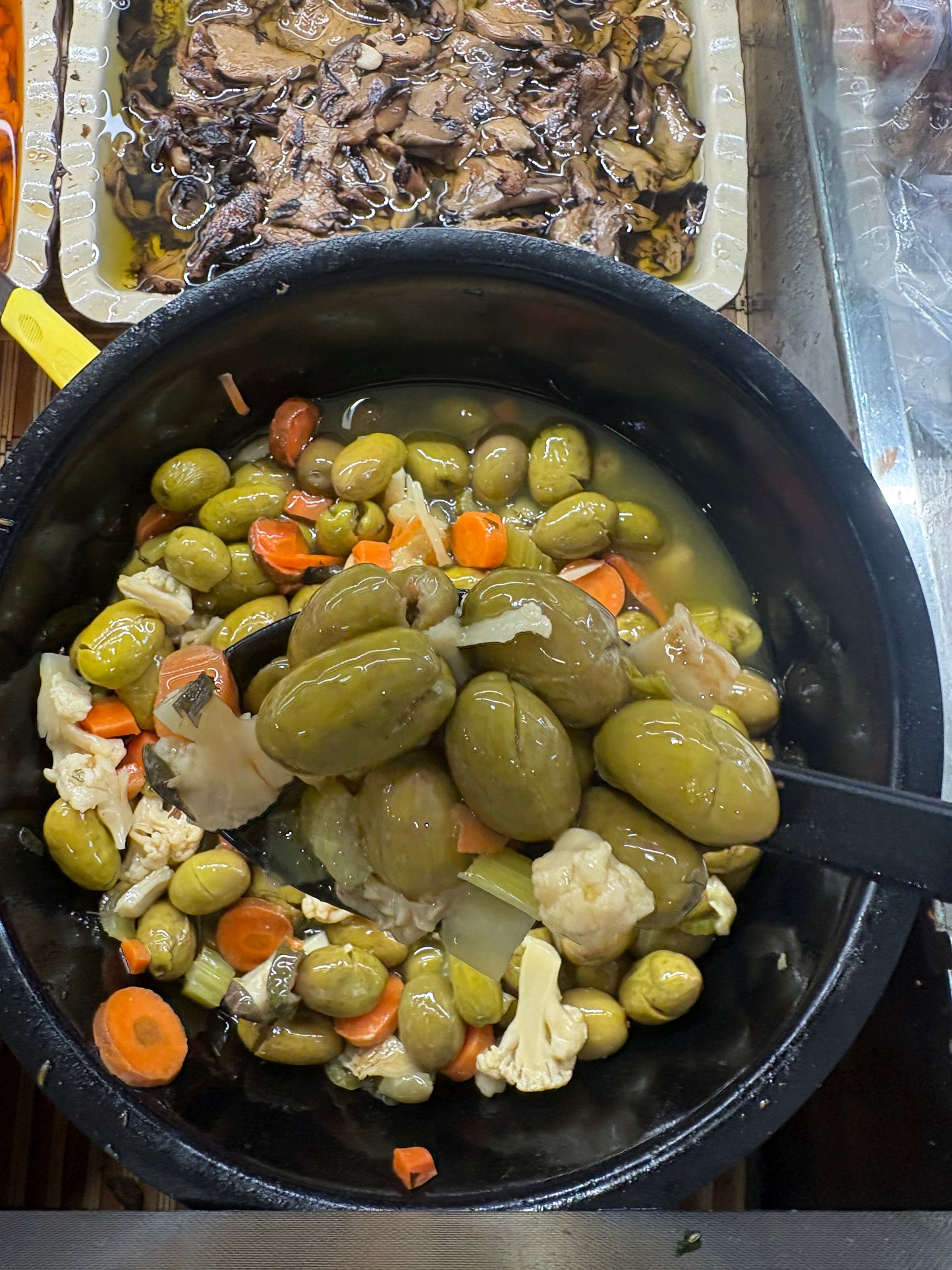 Olive Verdi Siciliane Sotto Olio – con nocciolo